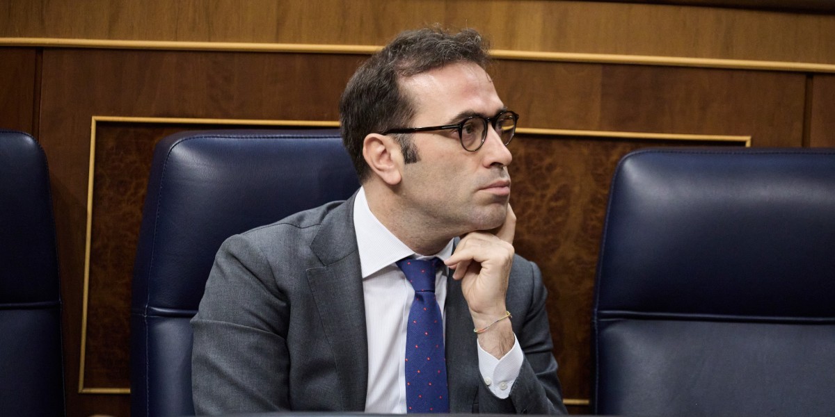 Archivo - El ministro de Economía, Carlos Cuerpo, durante un pleno en el Congreso de los Diputados, a 25 de junio de 2025, en Madrid (España). 