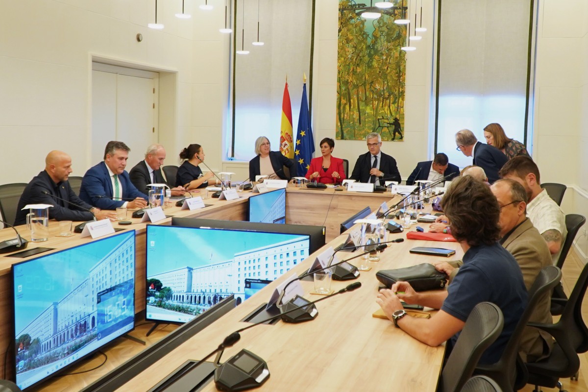 La ministra de Vivienda y Agenda Urbana, Isabel Rodríguez, presenta a UGT, CCOO, CNC, Seopan y APCE el nuevo Plan Estatal de Vivienda para 2026-2030. En el Ministerio de Vivienda y Agenda Urbana. A 17 de septiembre de 2025 en Madrid.
