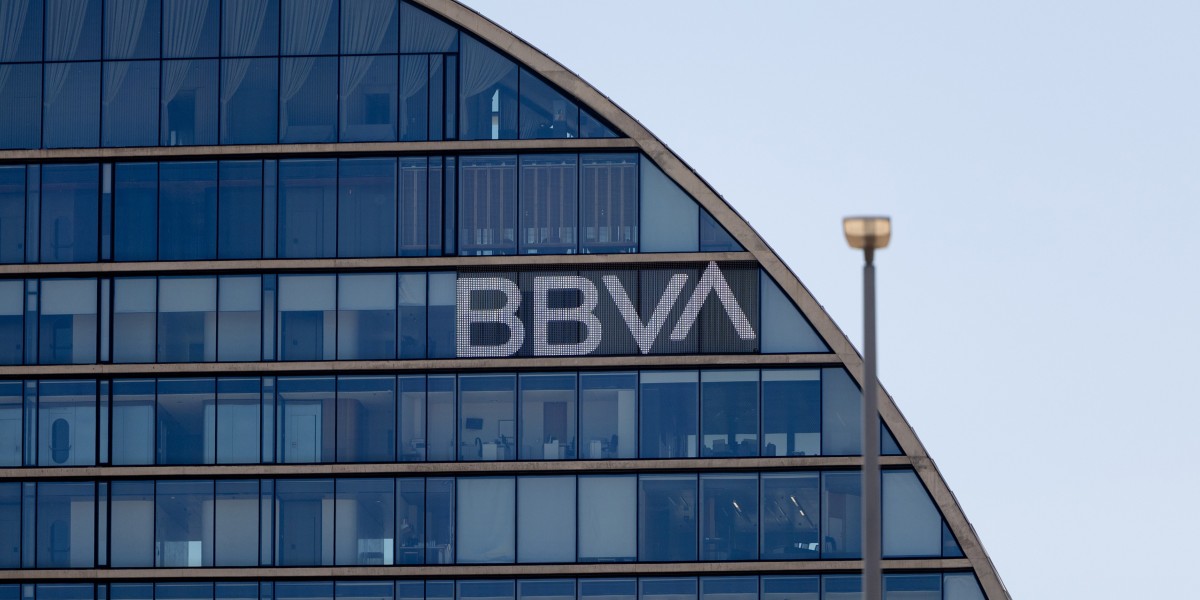 Archivo - Fachada de la sede de BBVA, en Madrid (España)