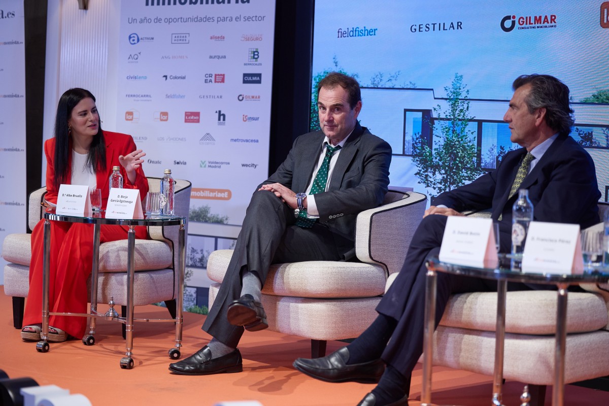 Archivo - (I-D) El consejero delegado de Neinor Homes, Borja García-Egotxeaga, y el director general de Servicios Inmobiliarios de AEDAS Homes, David Botin.