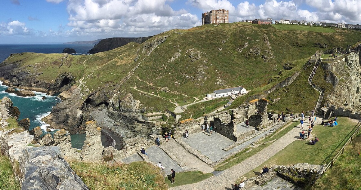 Las ruinas del castillo de Tintagel esconden la leyenda del nacimiento del rey Arturo.