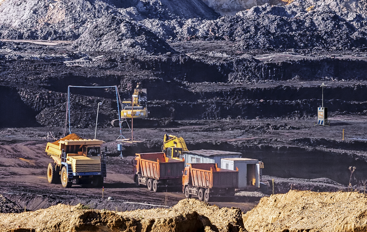 Camiones en una construcción