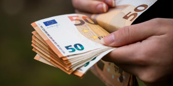 cuanto dinero tener en casa