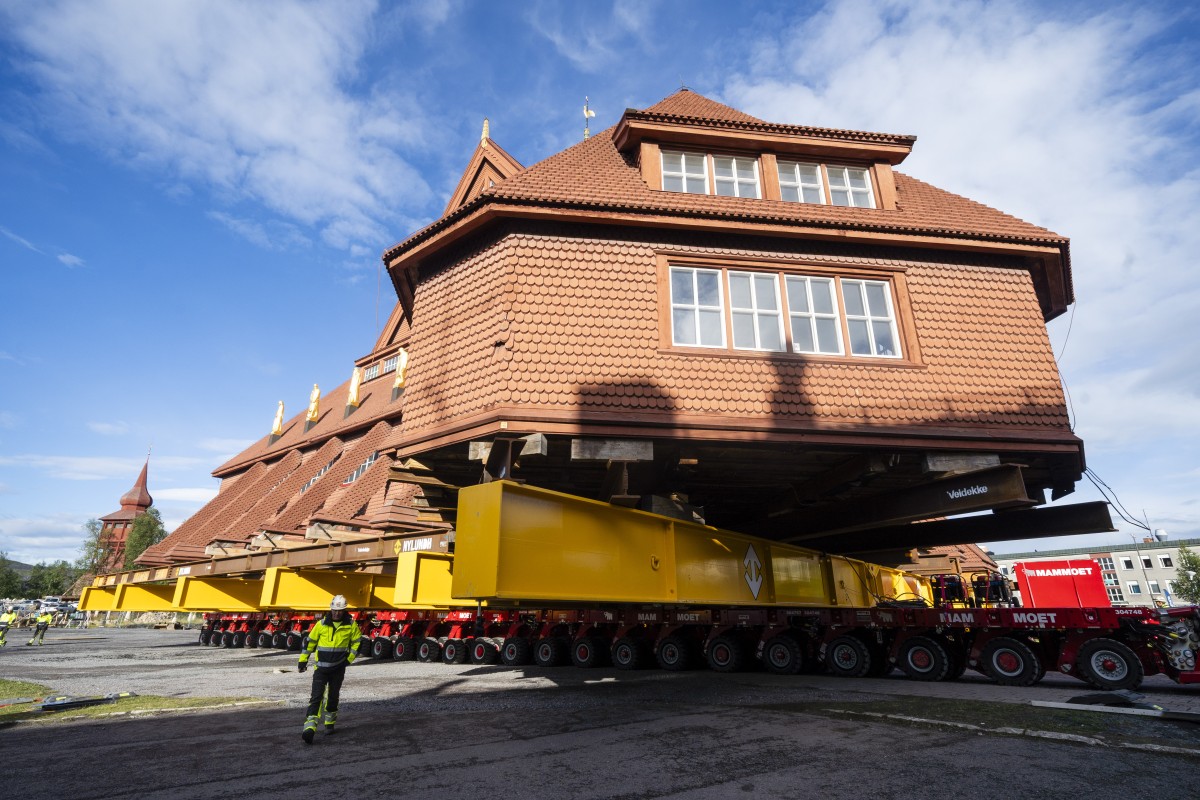 Una auténtica obra de ingeniería: traslado de una iglesia en bloque en Suecia