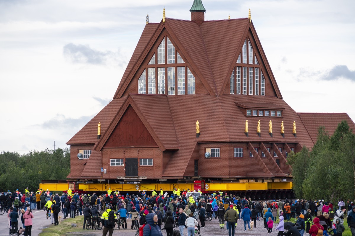 Una auténtica obra de ingeniería: traslado de una iglesia en bloque en Suecia