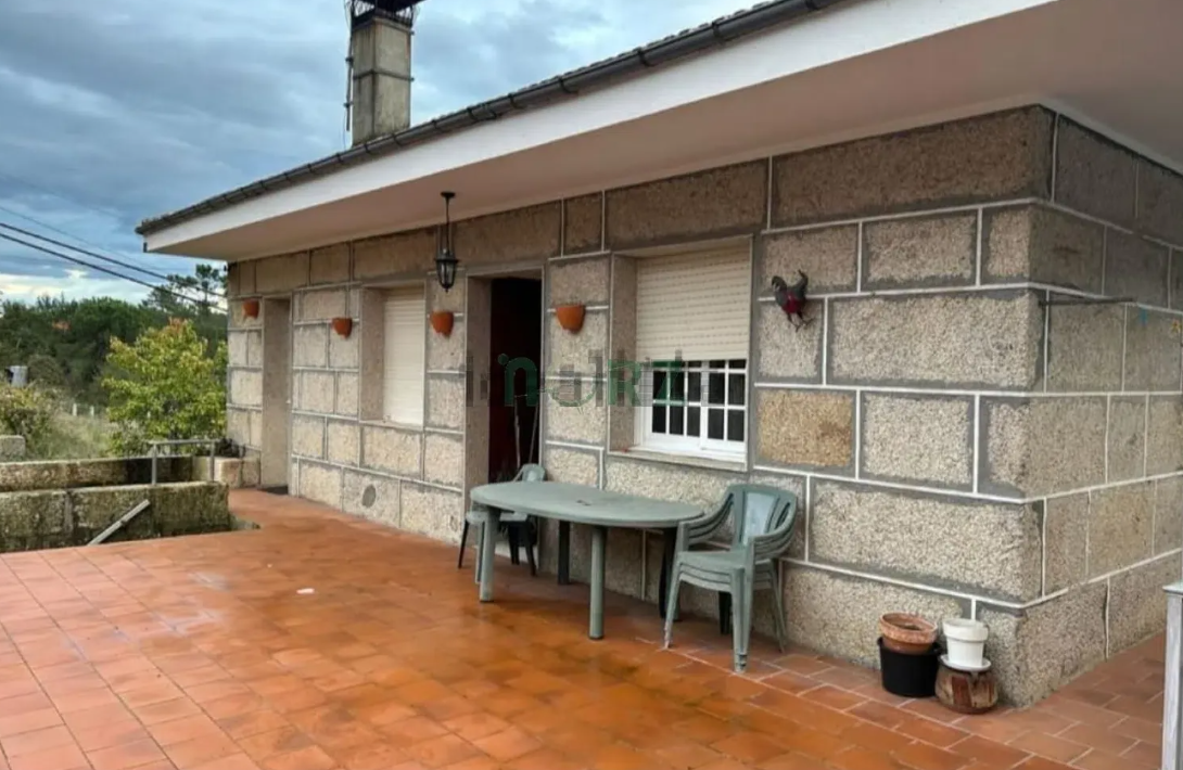 Casa rural en venta en Ribeiro por 80.000 euros