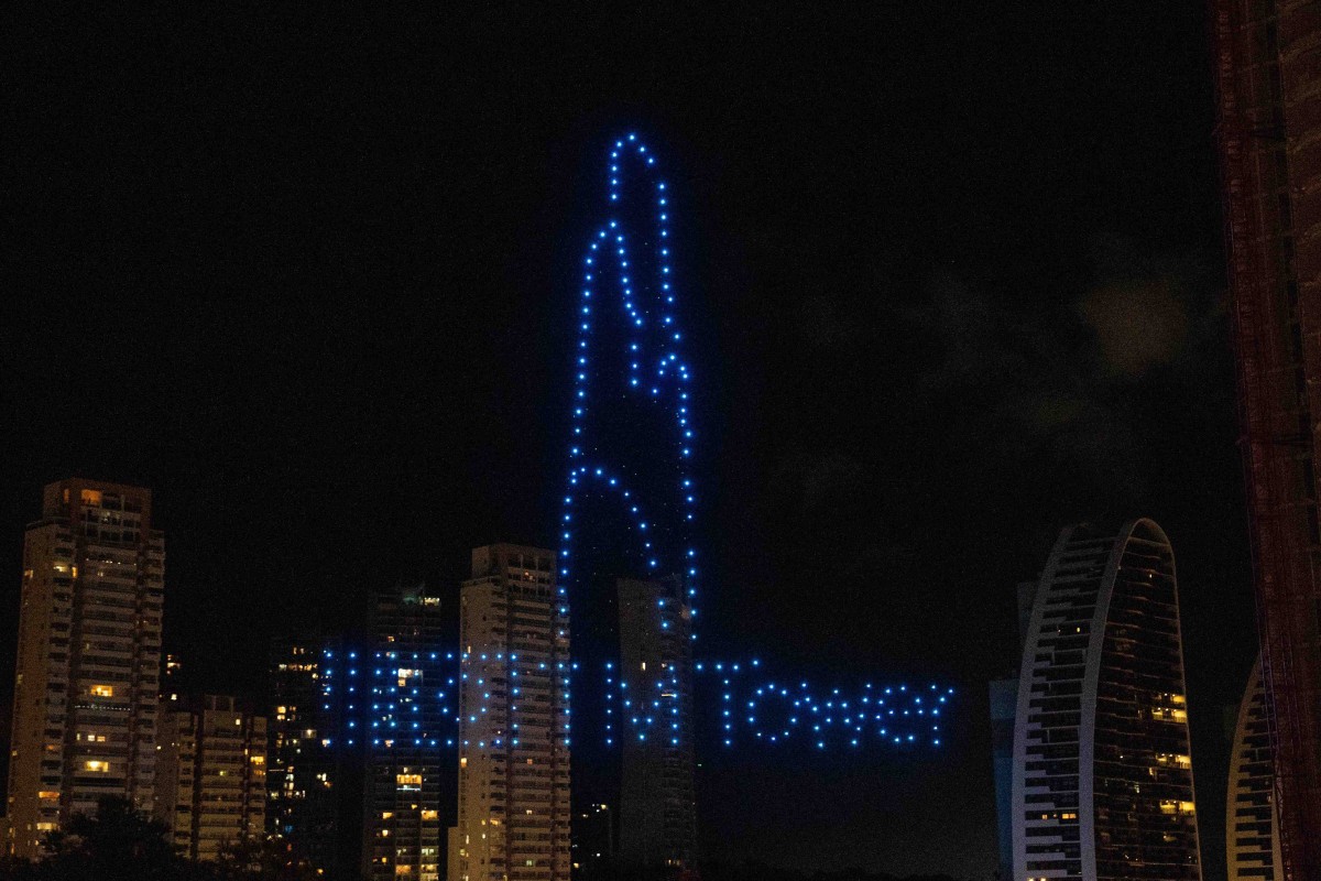 TM Tower, mit Drohnen