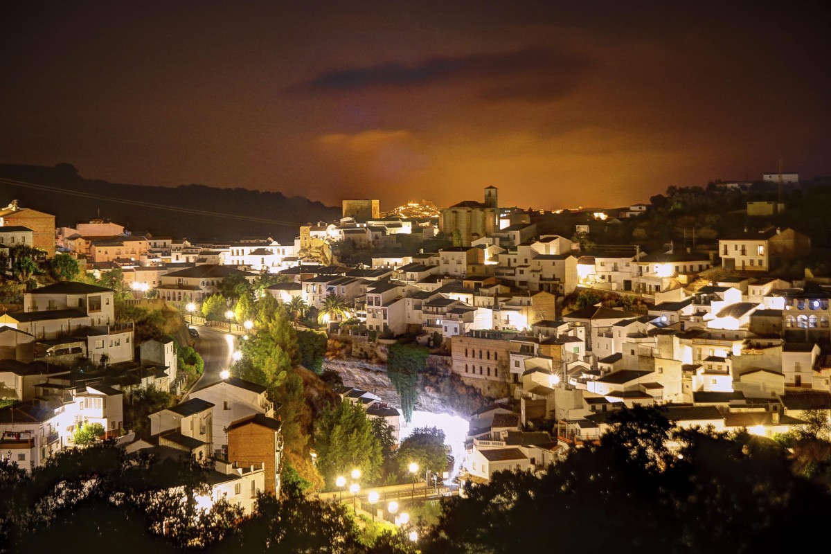 Setenil de las Bodegas de noche