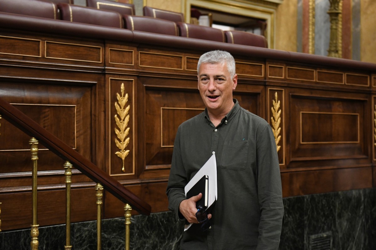 El diputado de EH Bildu, Oskar Matute, durante un pleno en el Congreso de los Diputados, a 10 de junio de 2025, en Madrid (España).