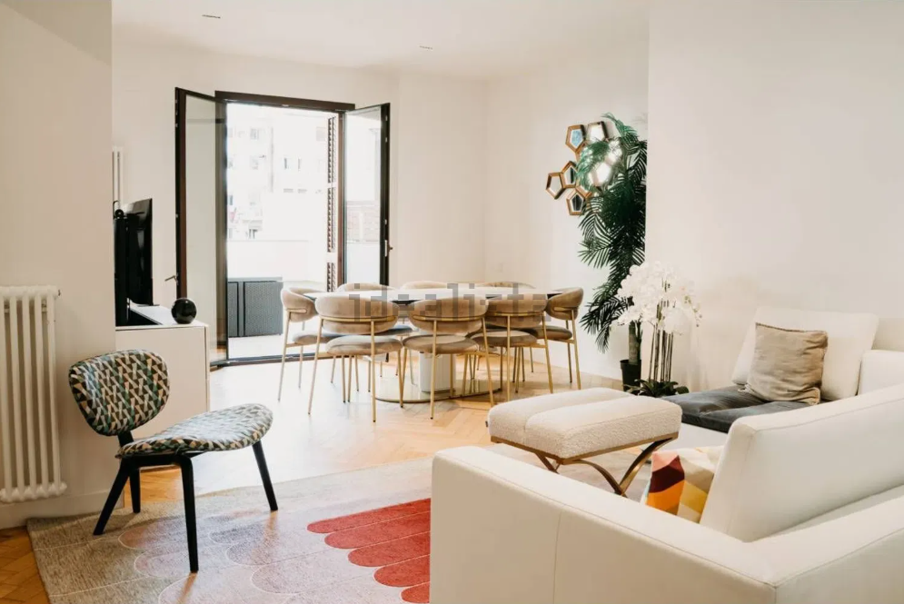 Se vende por 1,35 millones de euros un piso de 220 metros cuadrados construidos