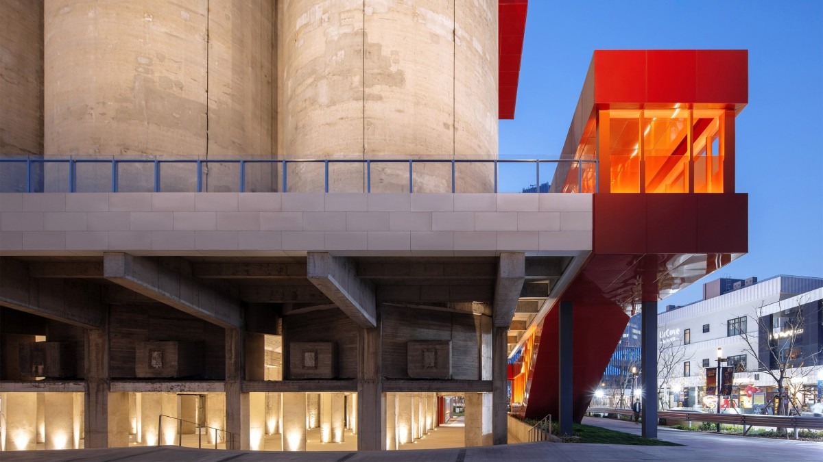 El Gate M West Bund Dream Center se ubica en una antigua zona industrial a orillas del río Huangpu, en Shanghái, y ha sido diseñado por el estudio MVRDV.