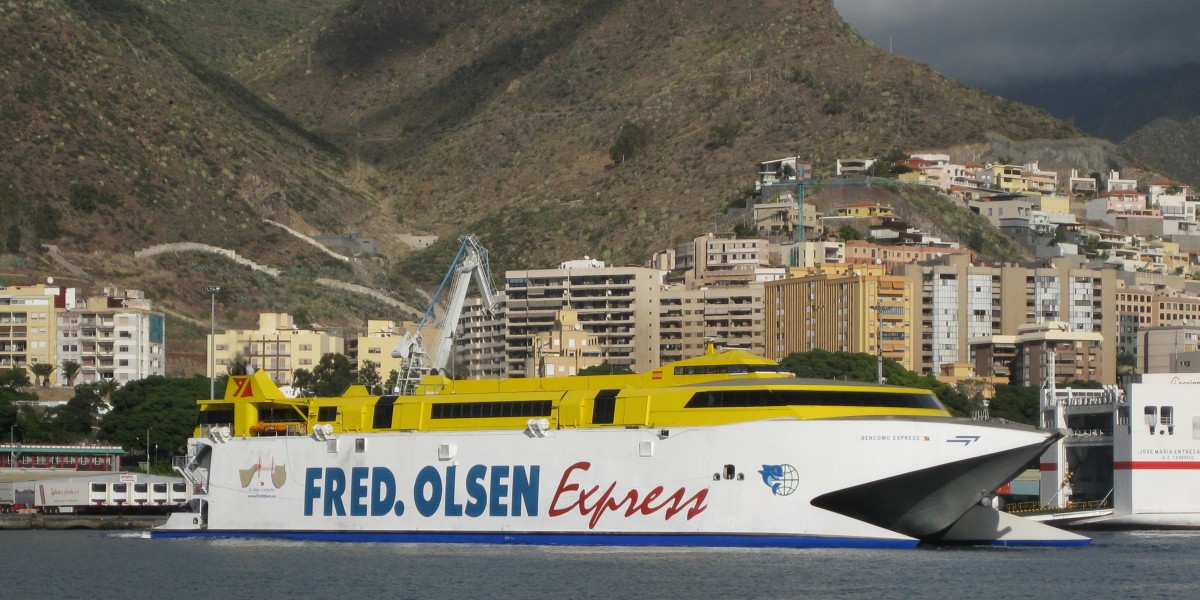 Living in Canary Islands pros and cons