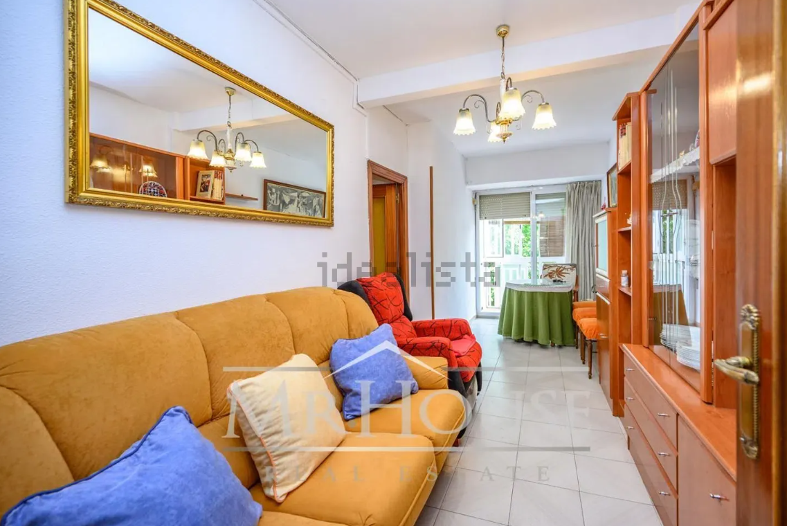 Piso de tres dormitorios en Parla por 160.000 euros