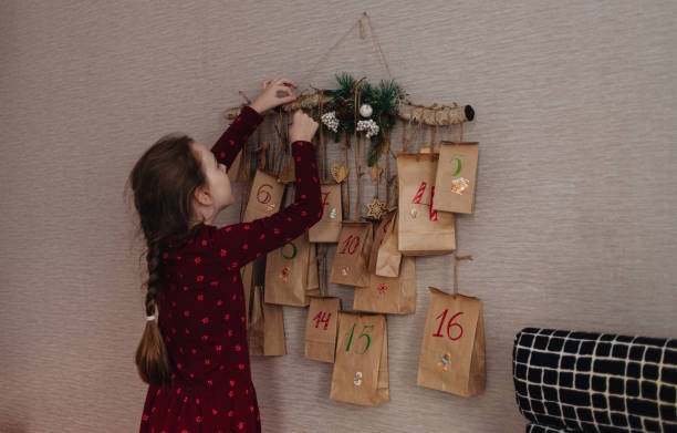 Calendario de sobres decorados con papel kraft