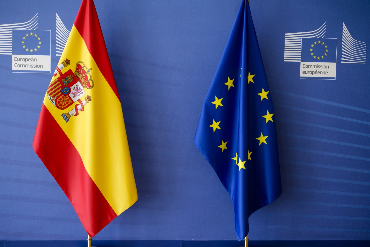 Banderas de España y la UE