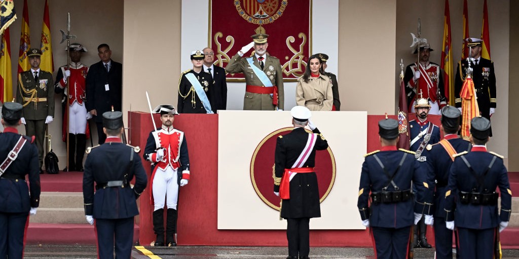 desfile del dia de la hispanidad