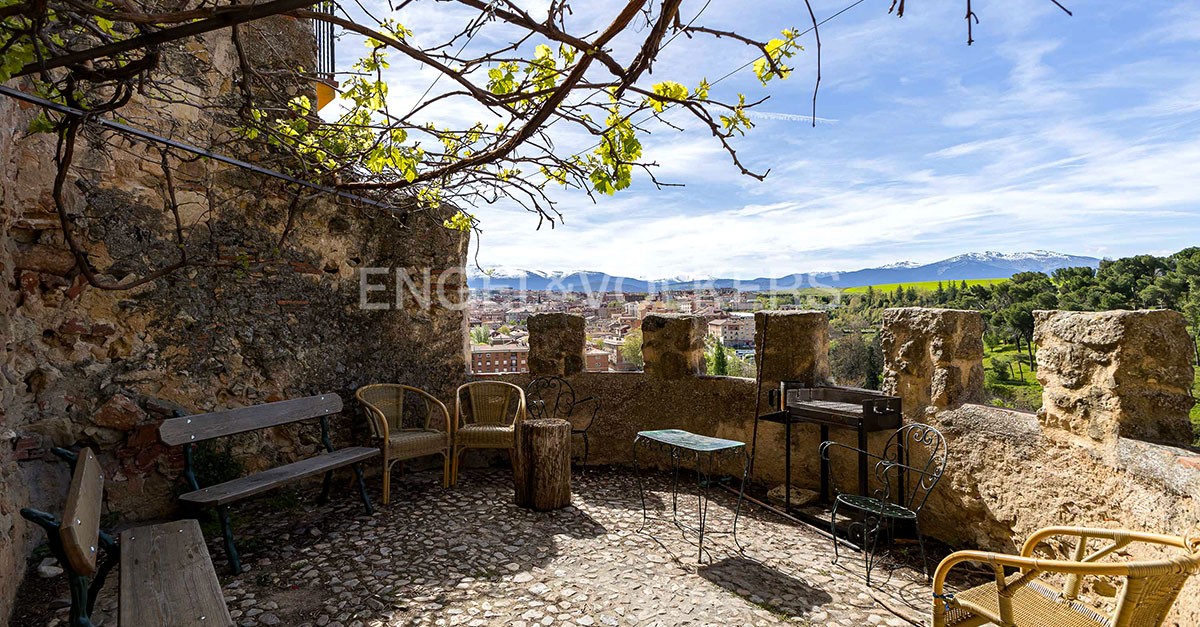 Palacete medieval del siglo XIV a la venta en Segovia