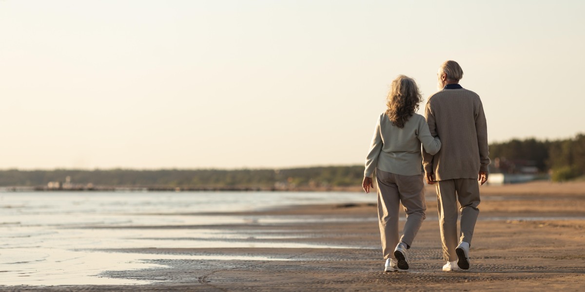 des retraités sur la plage