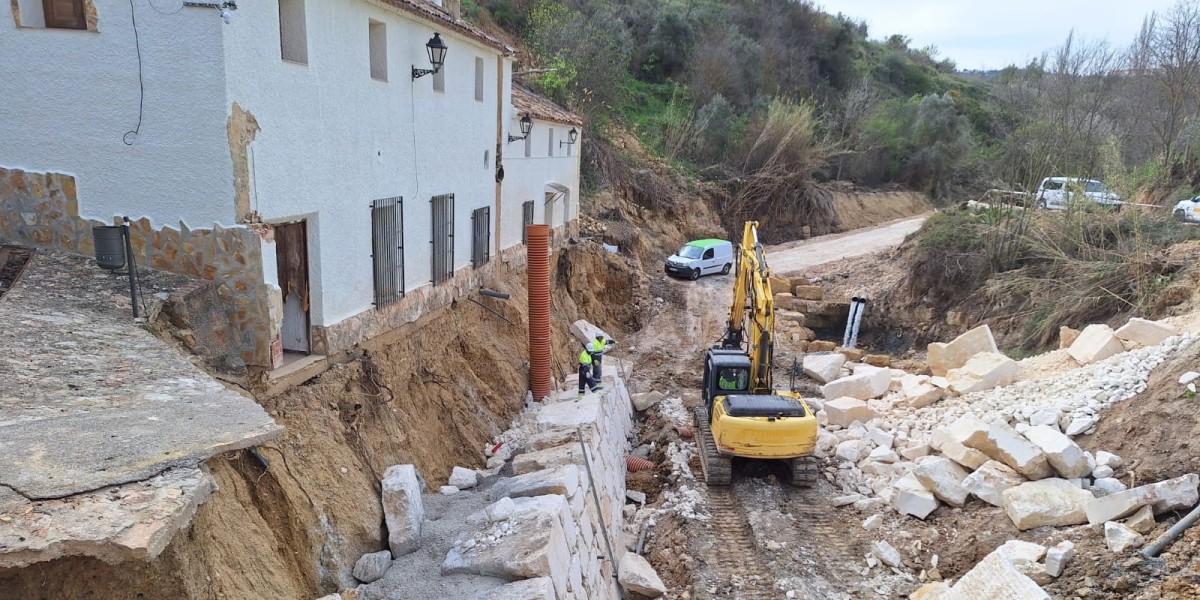 Archivo - Ttrabajos de emergencia para la reparación de los daños causados por la dana en Letur en octubre de 2024.