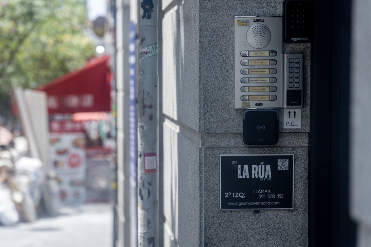 Caja de llaves de un apartamento turístico, a 1 de julio de 2025, en Madrid (España). 