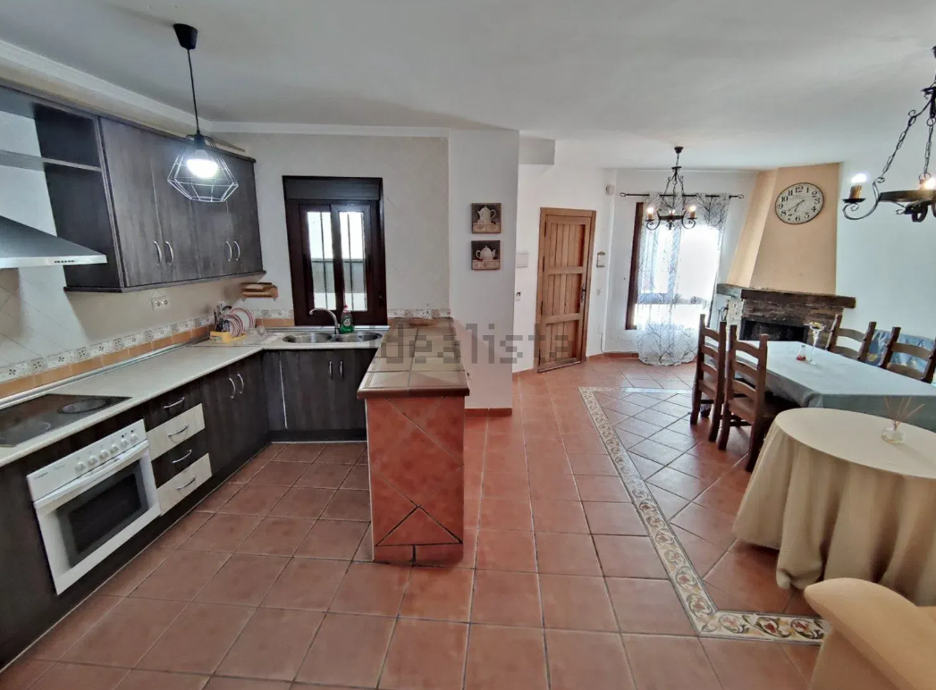 Piso con cocina abierta al salón en Padules por 65.000 euros 