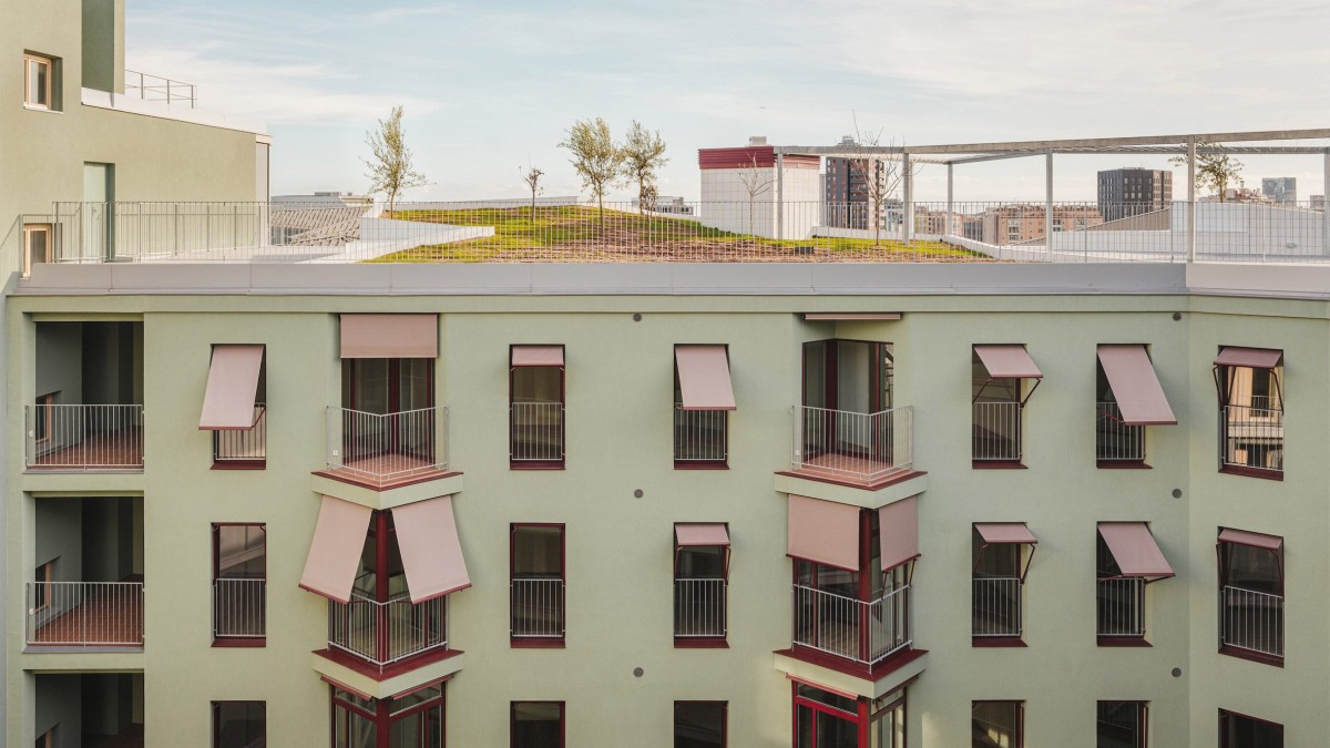 La Comunidad Habitacional, diseñada por Cierto Estudio, forma parte del gran desarrollo residencial de Illa Glòries, en el Distrio 22@ de Barcelona.