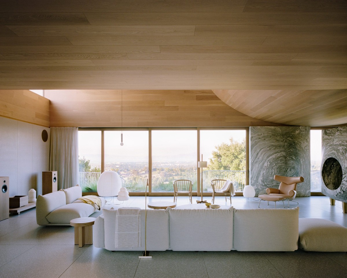 La planta superior es más abierta y diáfana, y en ella se ubican los espacios comunes.