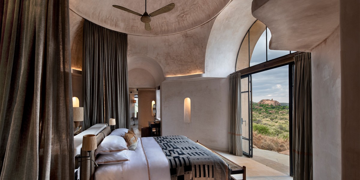 Las formas se inclinan hacia volúmenes orgánicos que favorecen la ventilación natural y reducen el uso de energía.