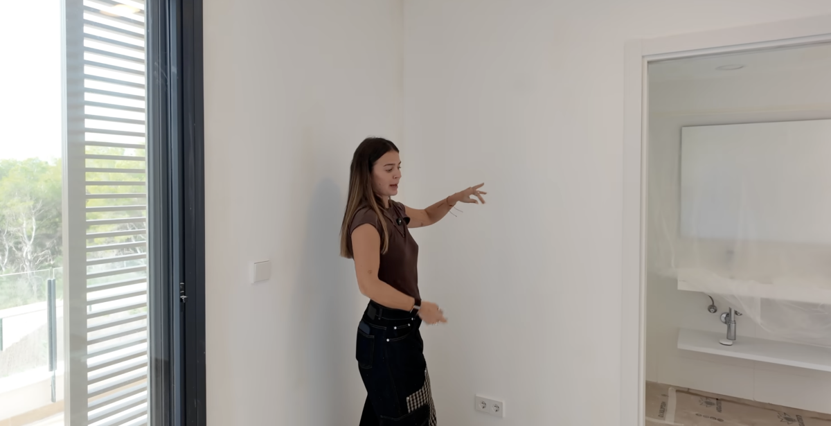 La ‘socialité’ Laura Escanes se compra una espectacular casa en Menorca a dos minutos de la playa