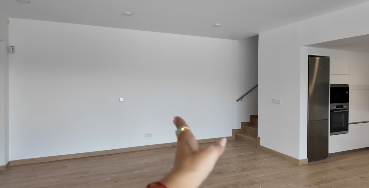 La ‘socialité’ Laura Escanes se compra una espectacular casa en Menorca a dos minutos de la playa