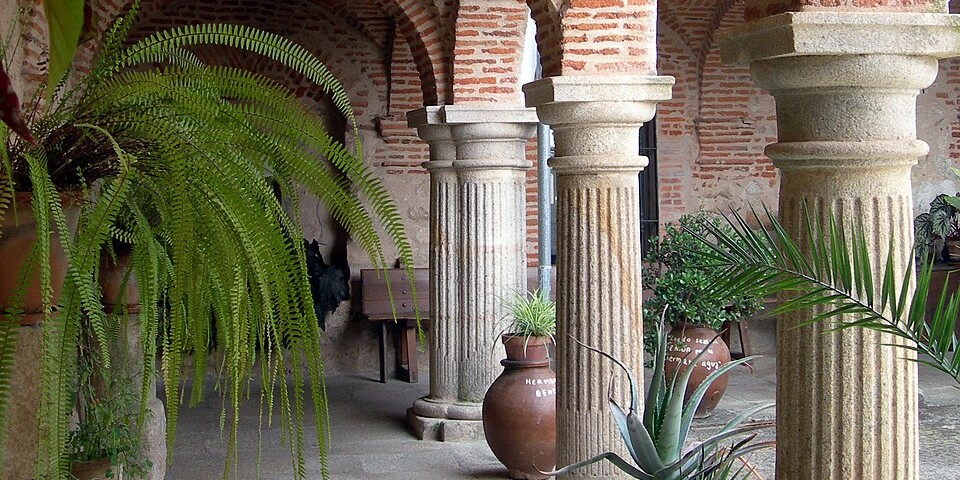 pueblo mas pequeño de extremadura