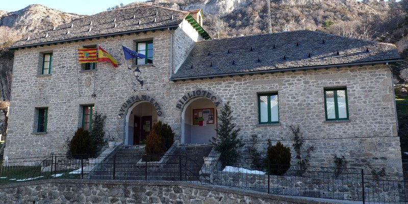 pueblos cerca del embalse de lanuza