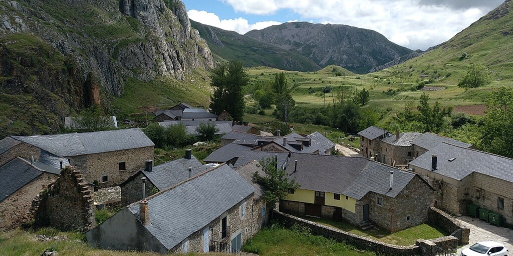 pueblo mas alto de leon