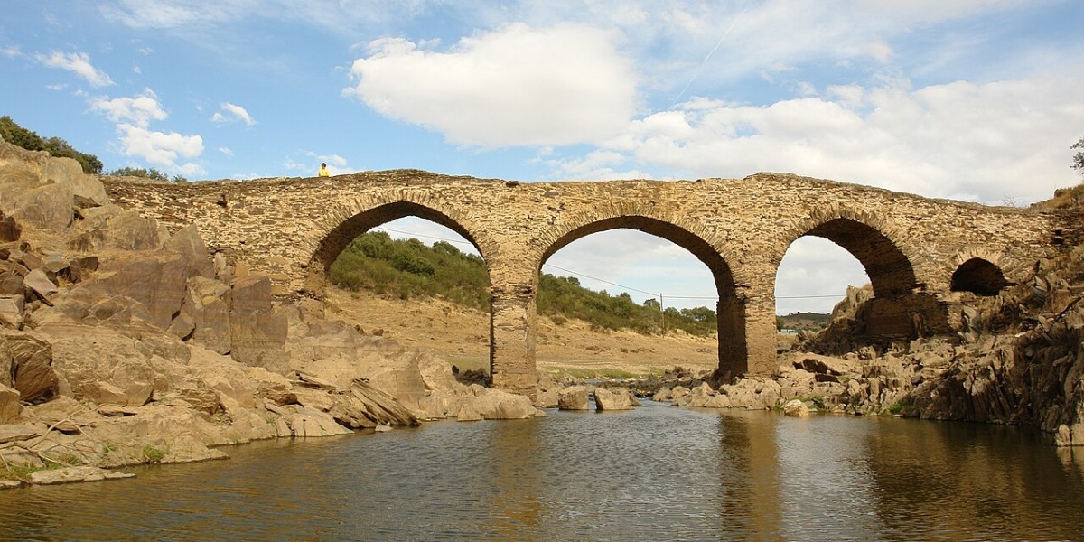 pueblo mas pequeño de extremadura