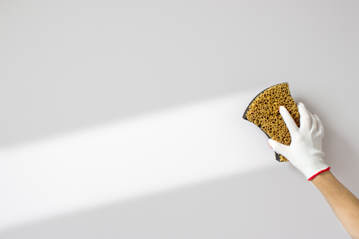 limpar paredes brancas
