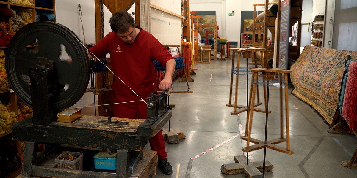 Maestro licero trabajando