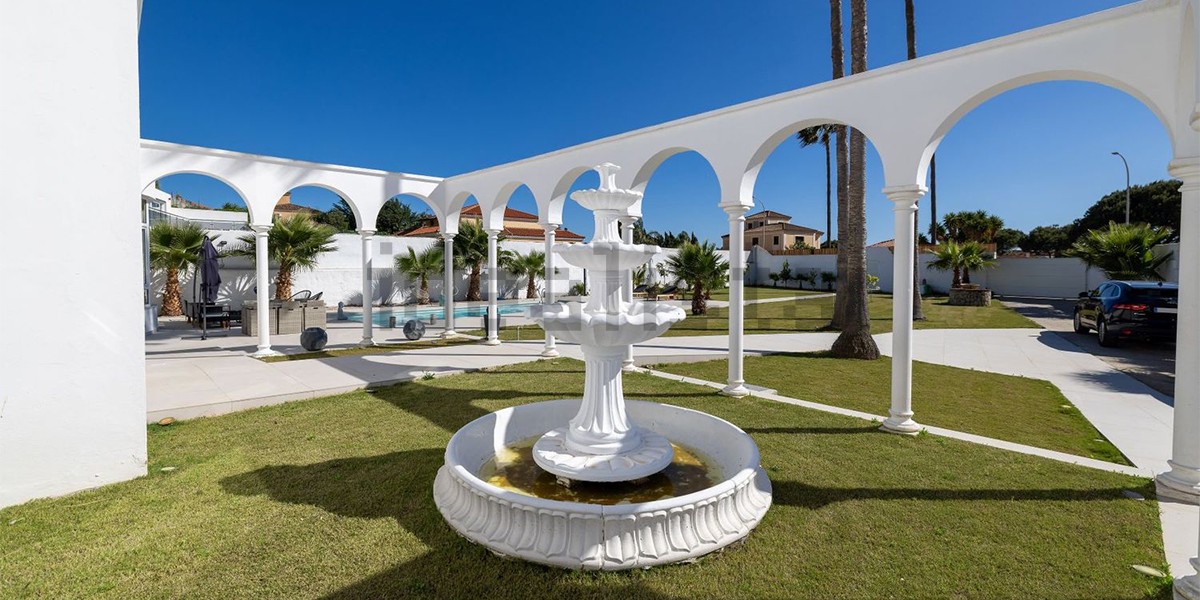 Luxury villa for sale in La Línea de la Concepción (Cádiz)