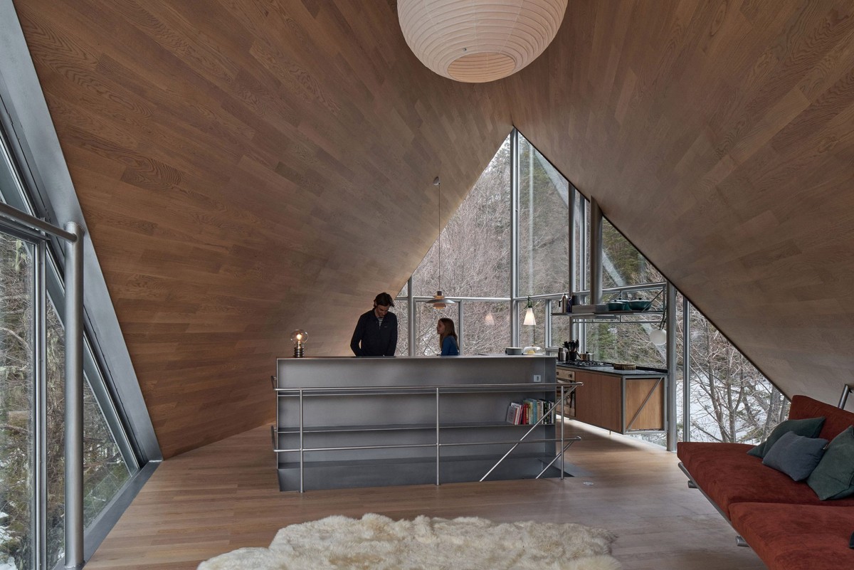 Los espacios comunes, formados por el salón, el comedor y la cocina, se encuentran en la segunda planta.