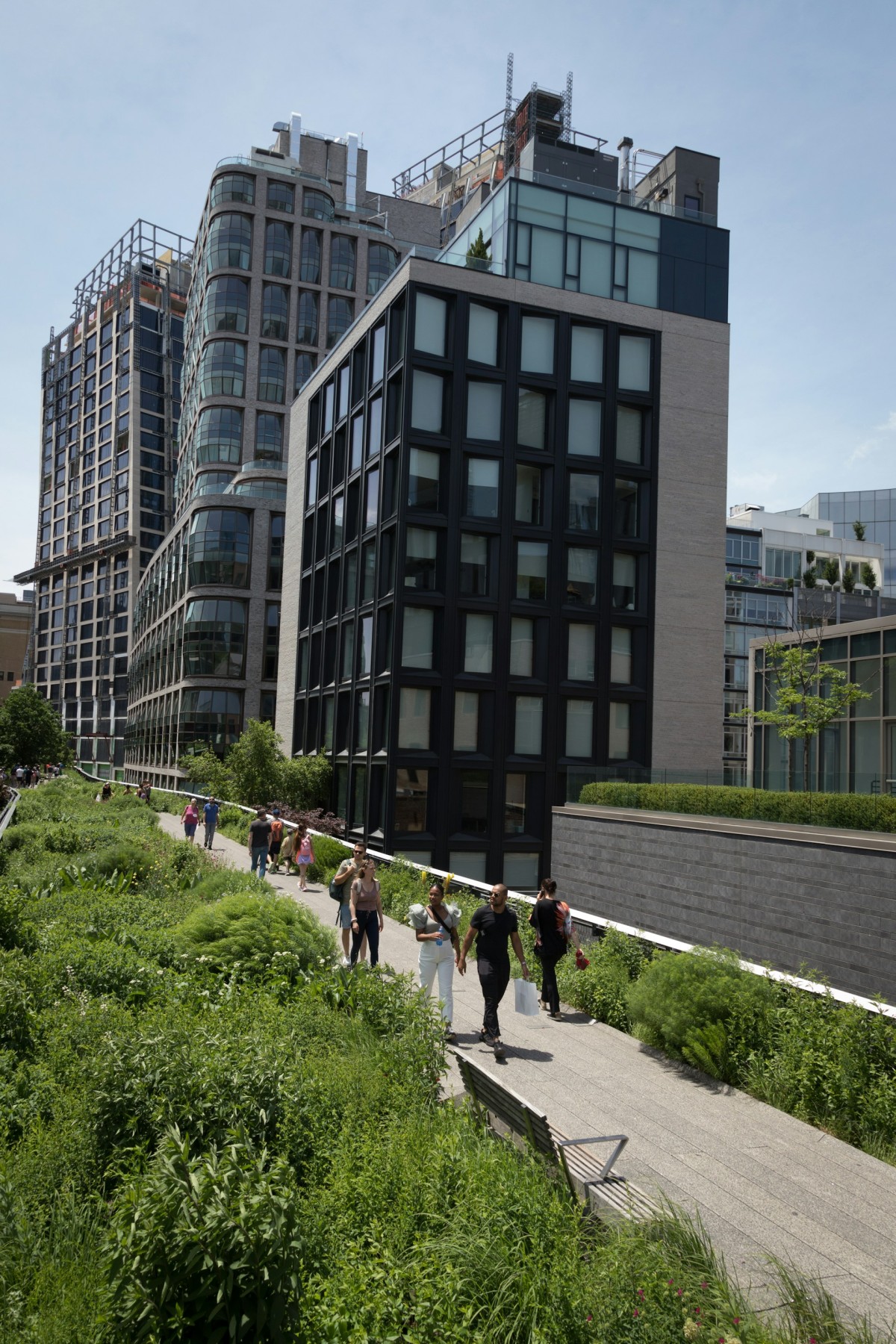 El diseño de la vegetación imitan la flora silvestre de praderas y campos a través de un ecosistema vivo, creando una sensación de naturaleza en movimiento.