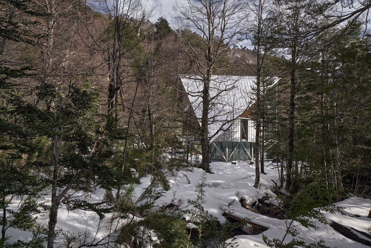 Para el estudio, la clave fue que la casa “se elevara para buscar la vista” en lugar de imponerse directamente sobre el terreno.