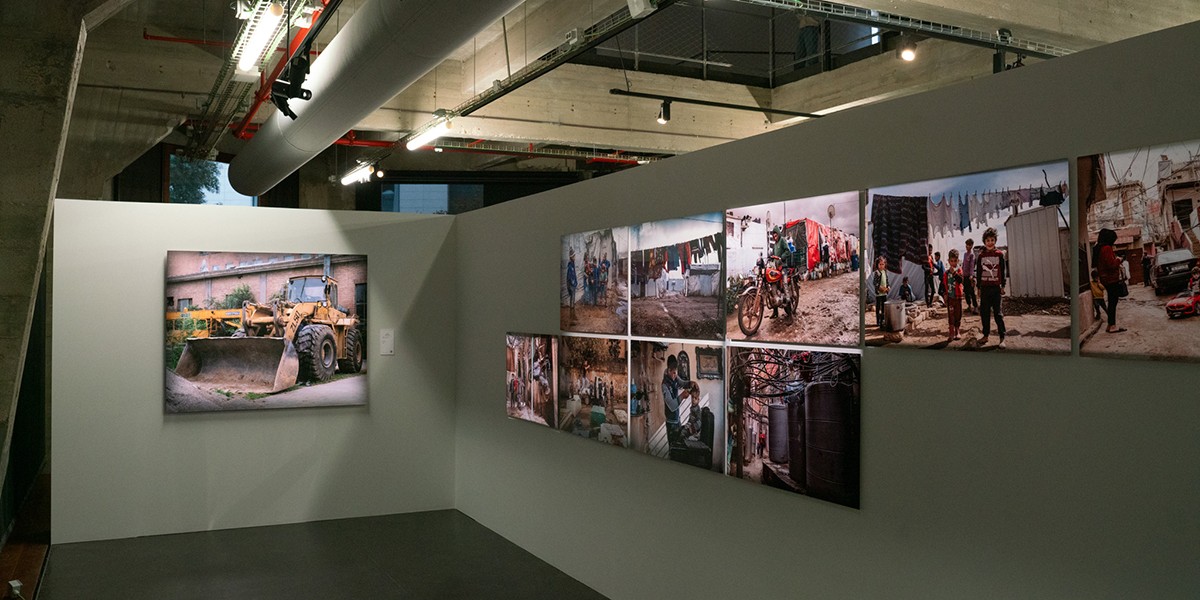 Parte de las obras de idealista expuestas