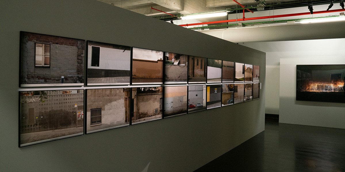 Parte de las obras de idealista expuestas