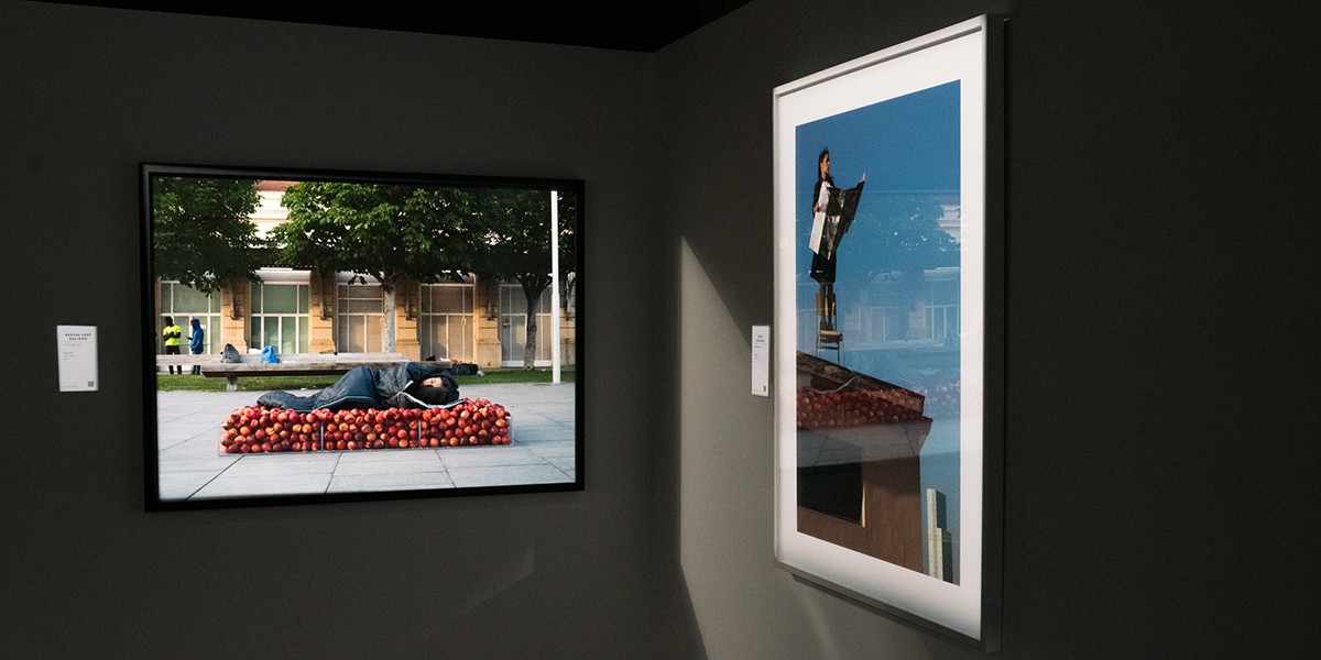 Parte de las obras de idealista expuestas