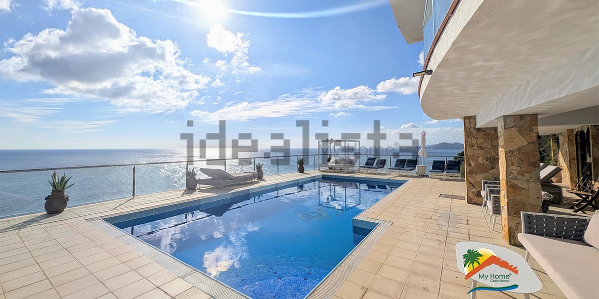 Increïble vil·la en un penya-segat de la Costa Brava