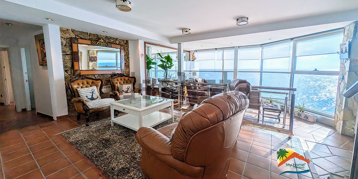 Increïble vil·la en un penya-segat de la Costa Brava