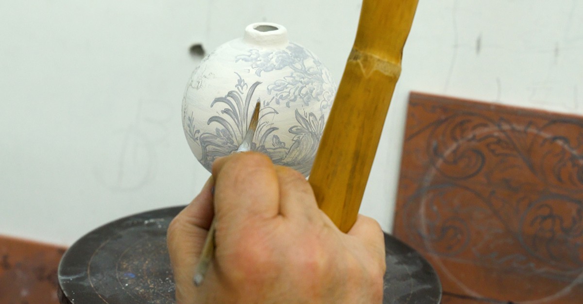 Pintando las bolas de Navidad