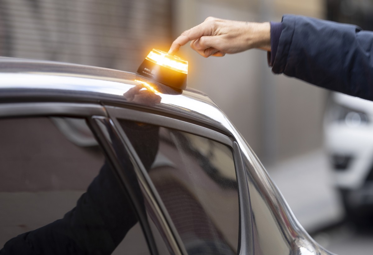 V16 Emergency Beacon for Vehicles