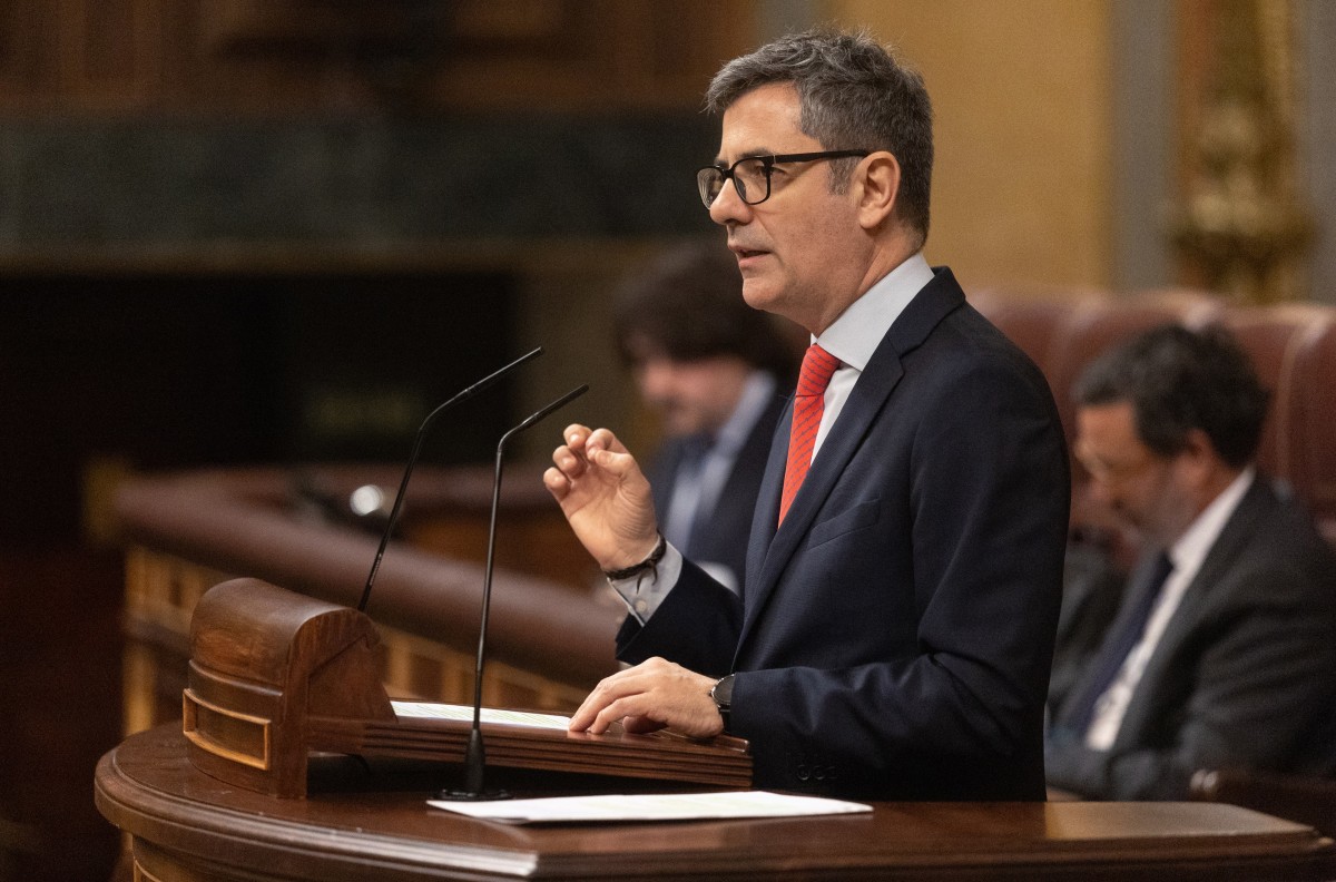 El ministro de la Presidencia, Félix Bolaños, durante una sesión plenaria extraordinaria en el Congreso de los Diputados, a 27 de enero de 2026, en Madrid (España). 