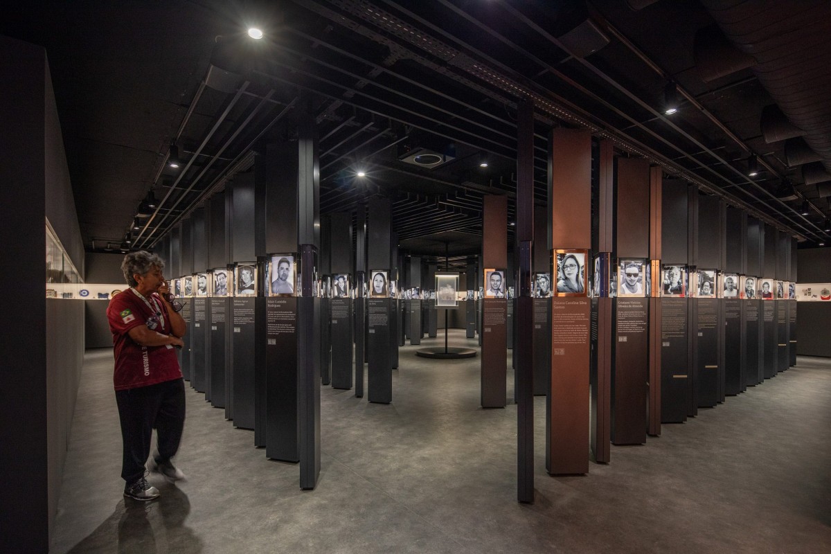 La Sala de la Memoria y la Sala del Testimonio reúnen restos recuperados, fotografías y objetos personales de las víctimas.