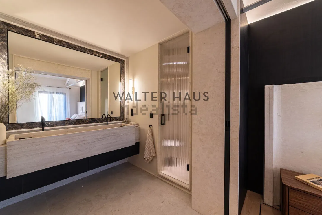 Uno de los baños de la vivienda